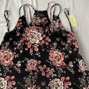 Super cute floral tank